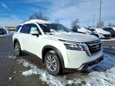 2025 Nissan Pathfinder SL