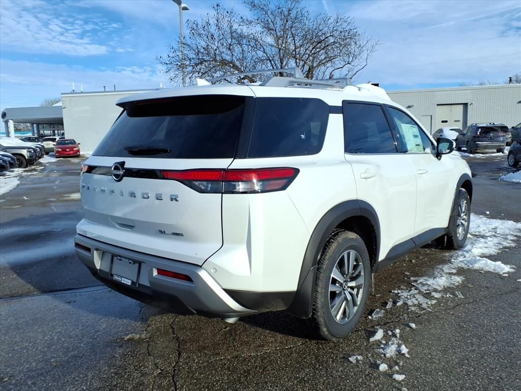2025 Nissan Pathfinder SL