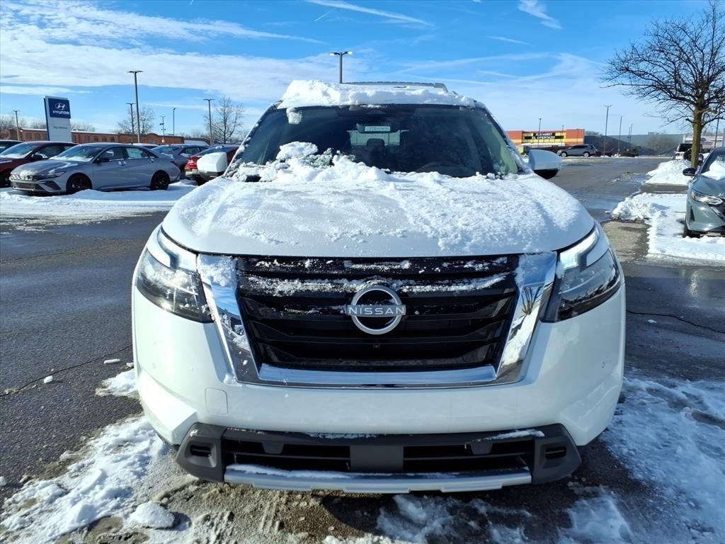 2025 Nissan Pathfinder SL