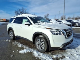 2025 Nissan Pathfinder SL