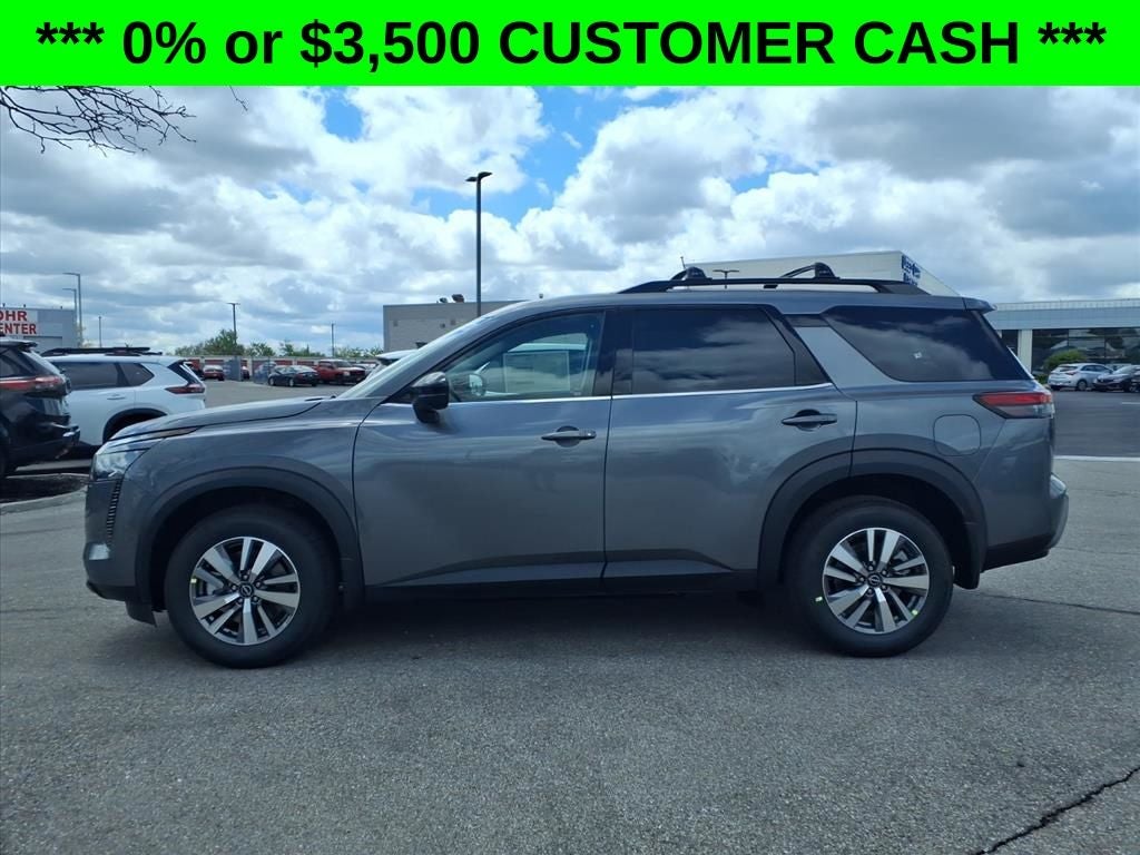 2026 Nissan Pathfinder SL