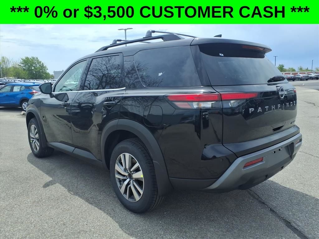 2026 Nissan Pathfinder SL