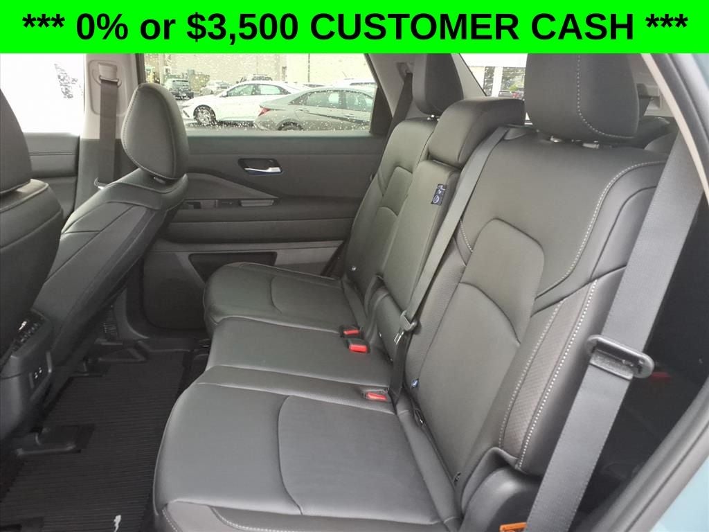 2026 Nissan Pathfinder SL