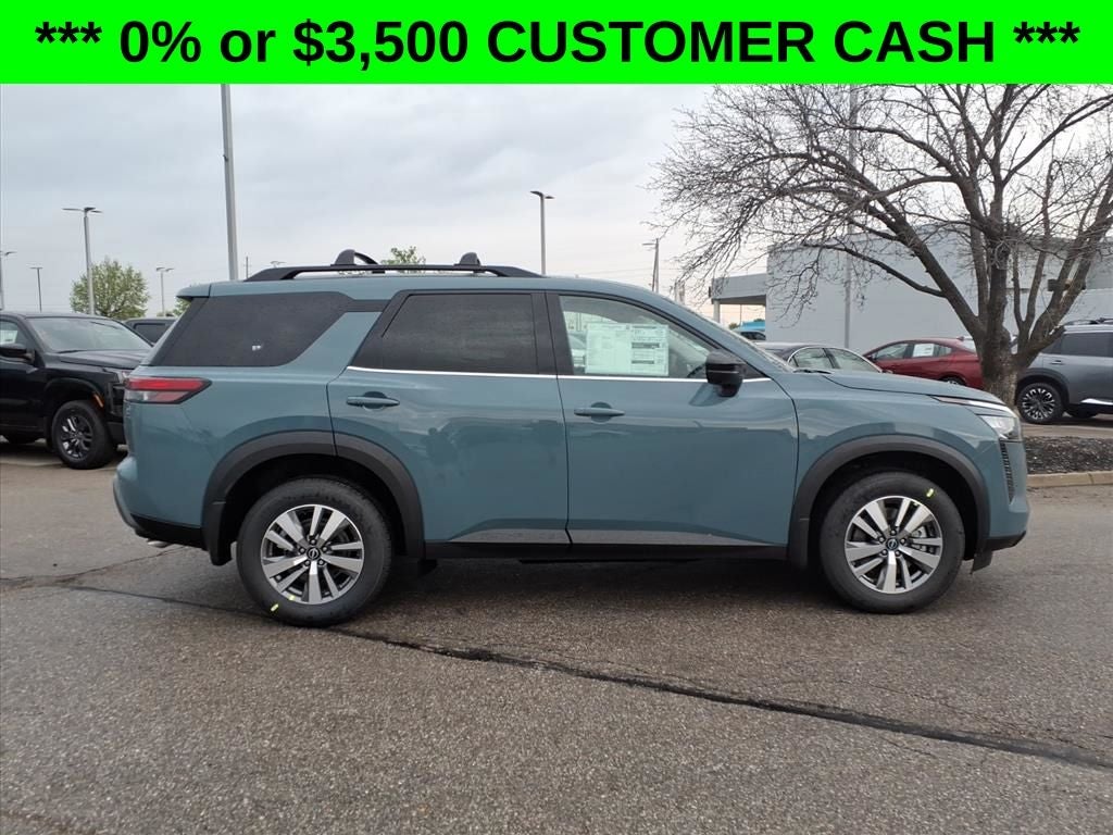 2026 Nissan Pathfinder SL