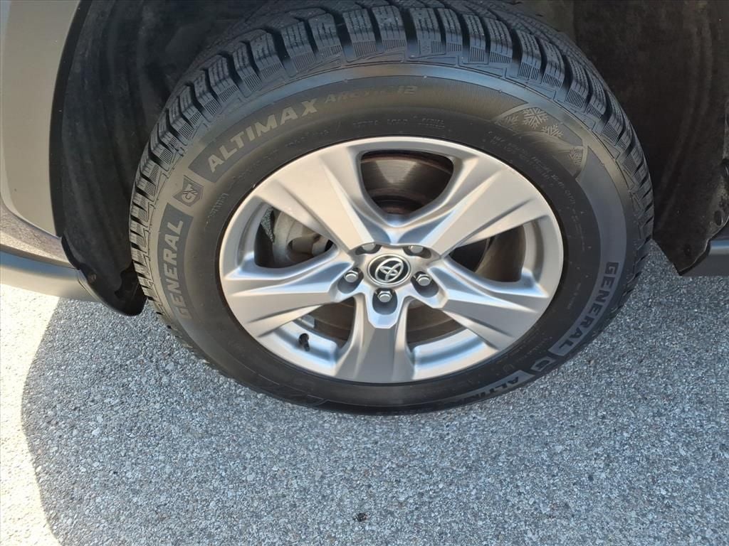 2022 Toyota RAV4 XLE