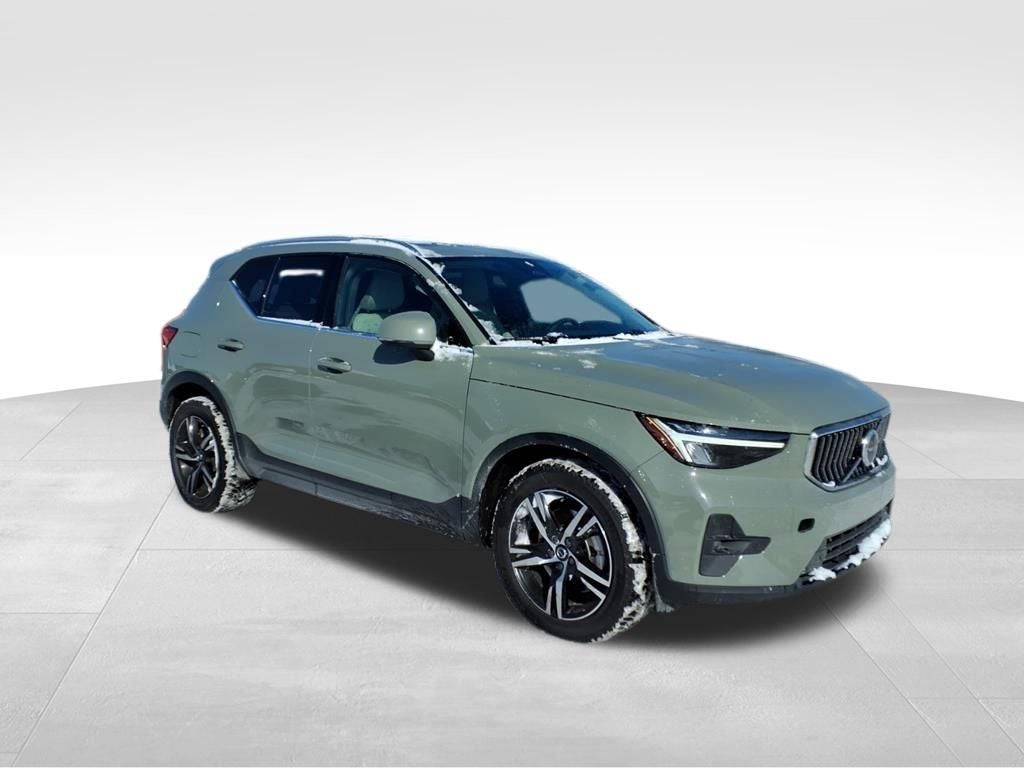 2023 Volvo XC40 B5 Plus Bright Theme