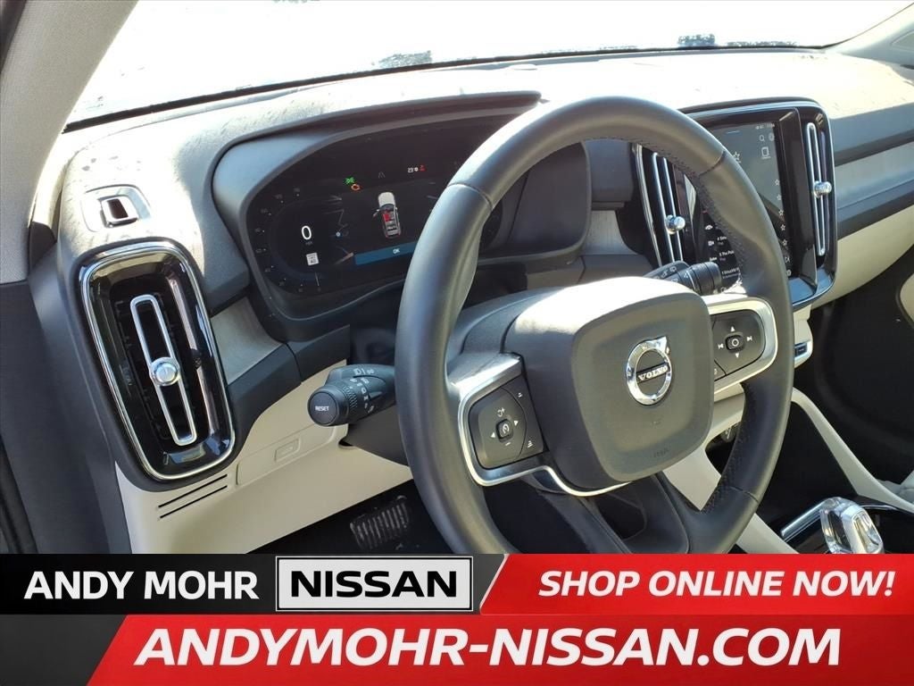 2023 Volvo XC40 B5 Plus Bright Theme
