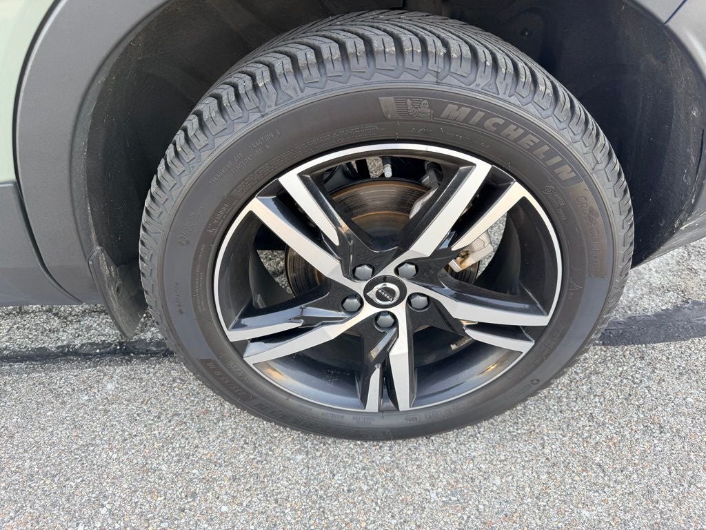 2023 Volvo XC40 B5 Plus Bright Theme