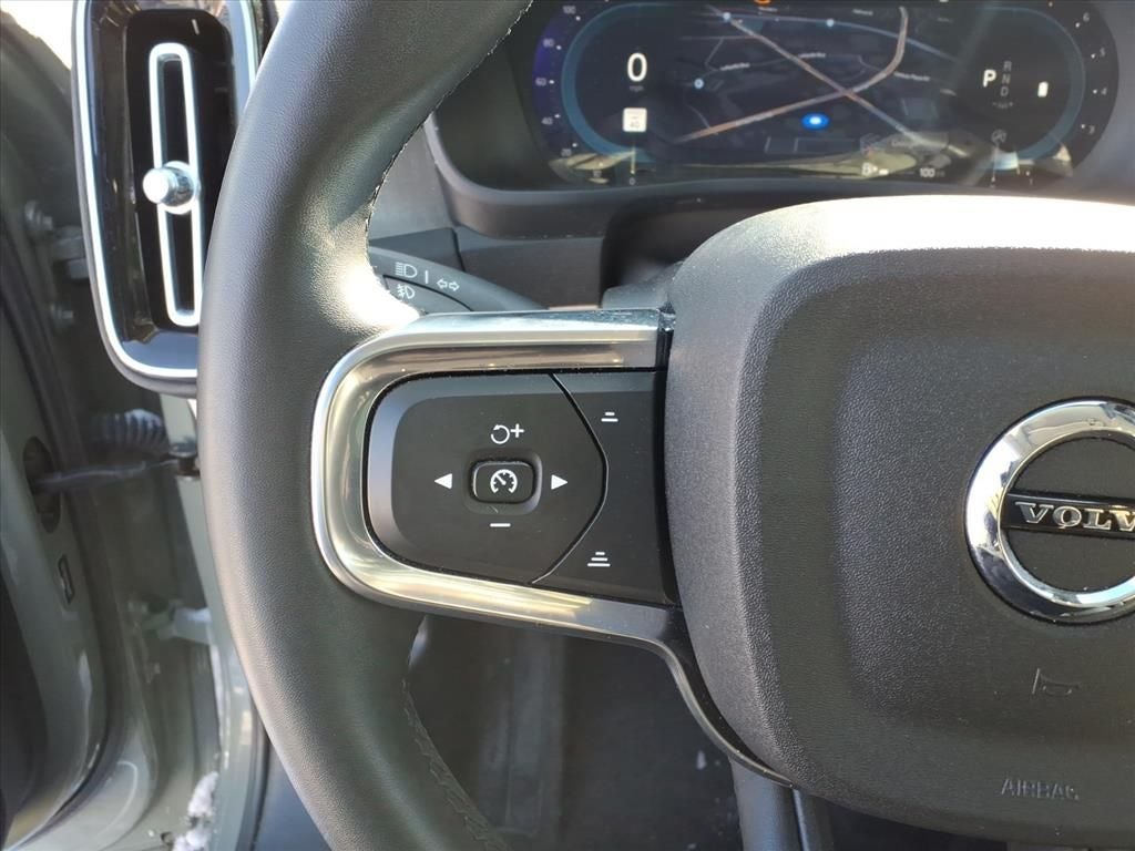 2023 Volvo XC40 B5 Plus Bright Theme