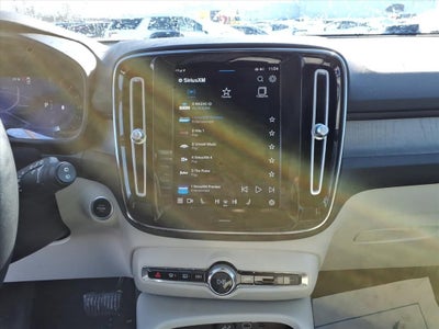 2023 Volvo XC40 B5 Plus Bright Theme