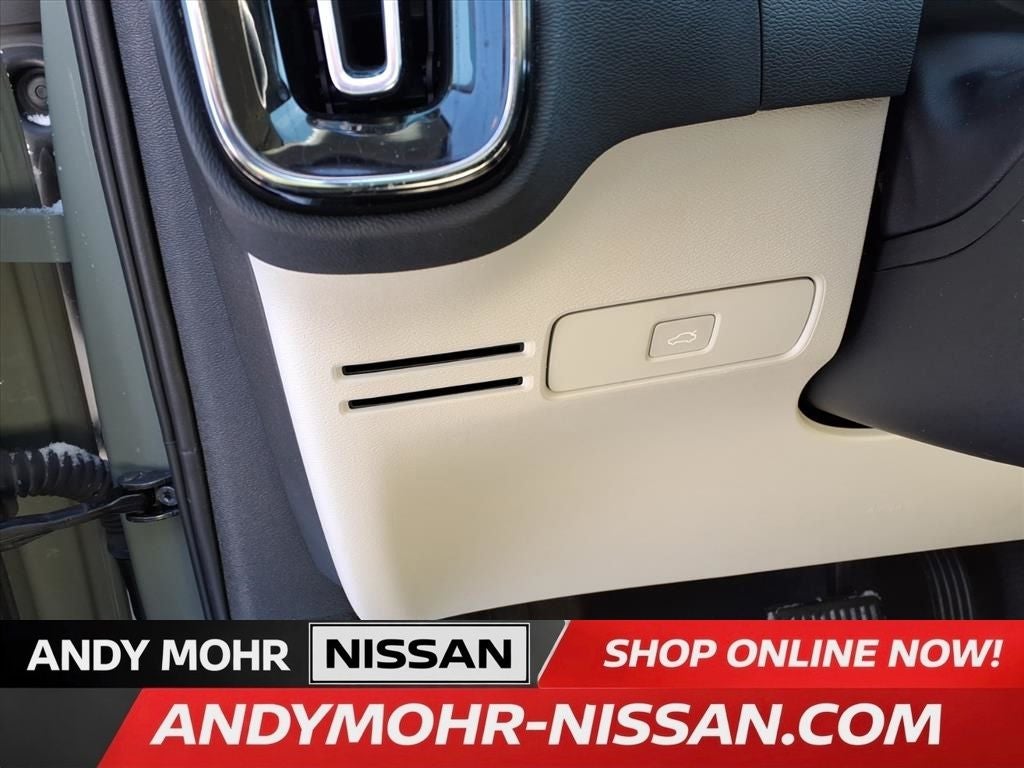 2023 Volvo XC40 B5 Plus Bright Theme