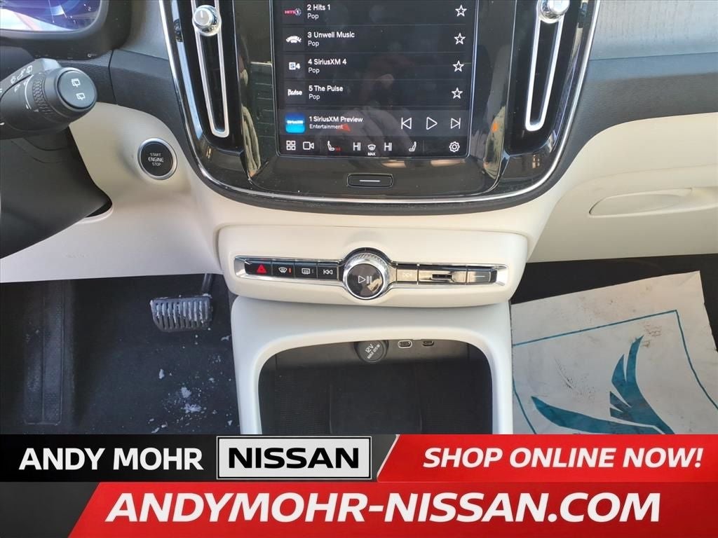 2023 Volvo XC40 B5 Plus Bright Theme