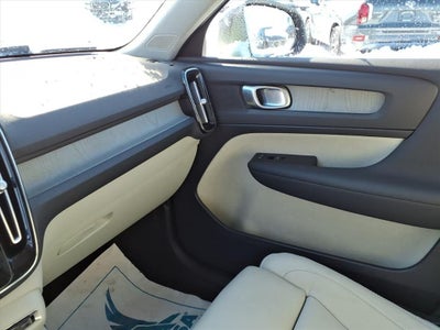 2023 Volvo XC40 B5 Plus Bright Theme