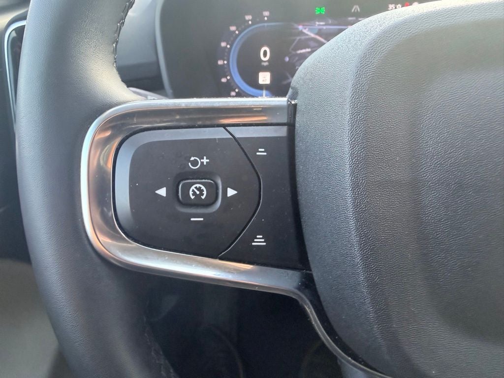 2023 Volvo XC40 B5 Plus Bright Theme