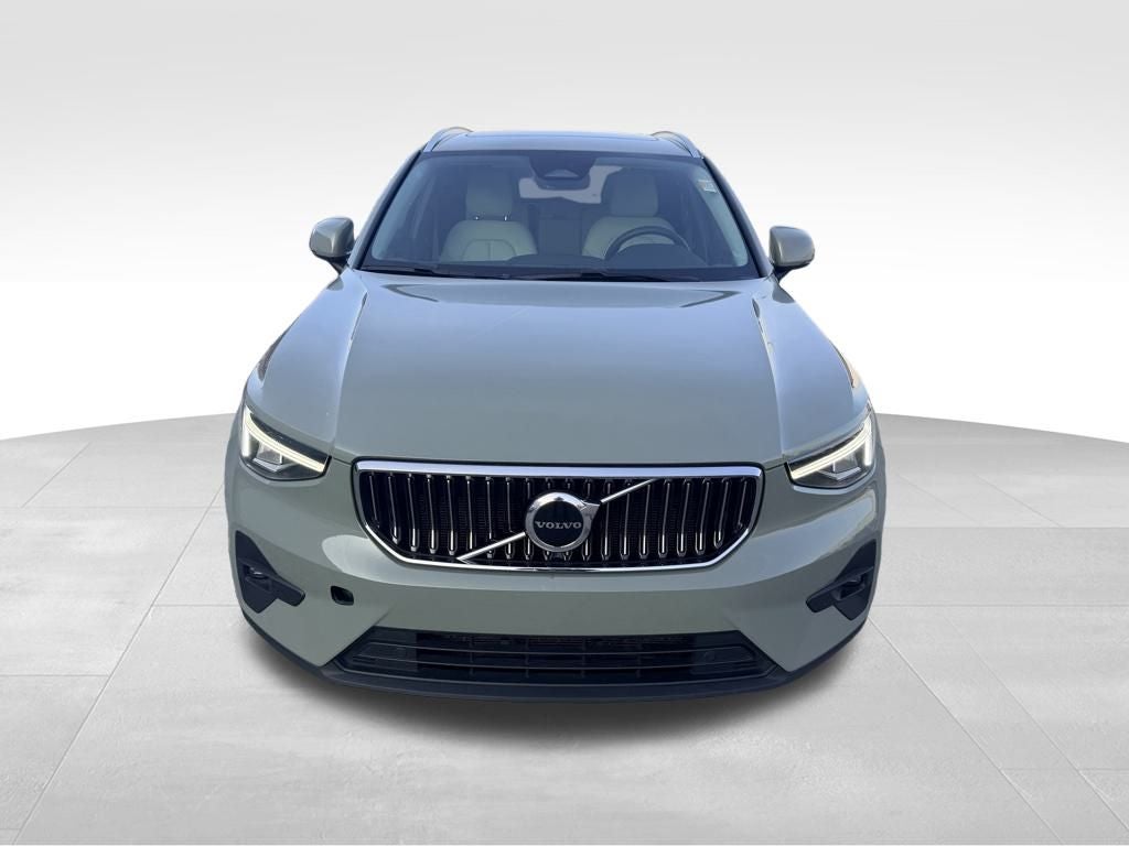 2023 Volvo XC40 B5 Plus Bright Theme
