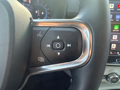 2023 Volvo XC40 B5 Plus Bright Theme