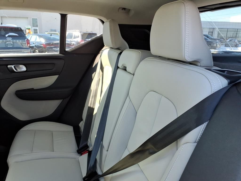 2023 Volvo XC40 B5 Plus Bright Theme