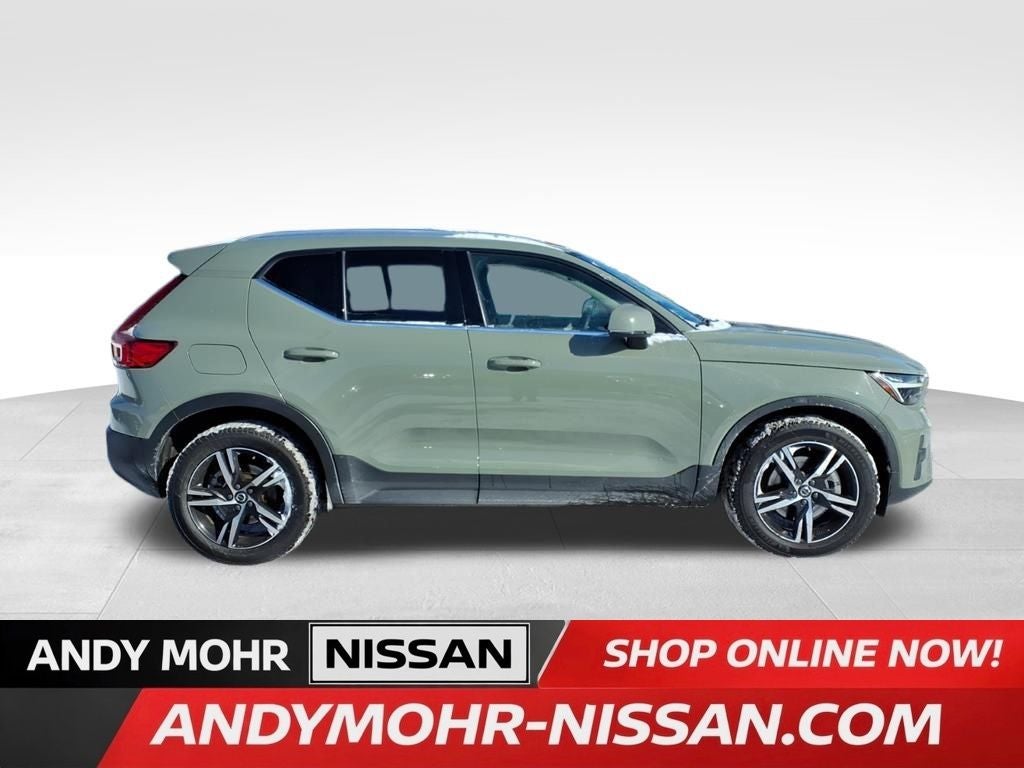 2023 Volvo XC40 B5 Plus Bright Theme