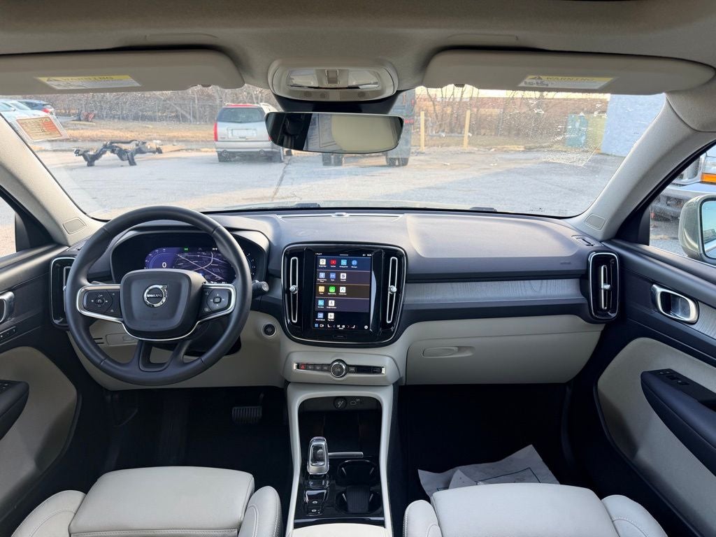 2023 Volvo XC40 B5 Plus Bright Theme