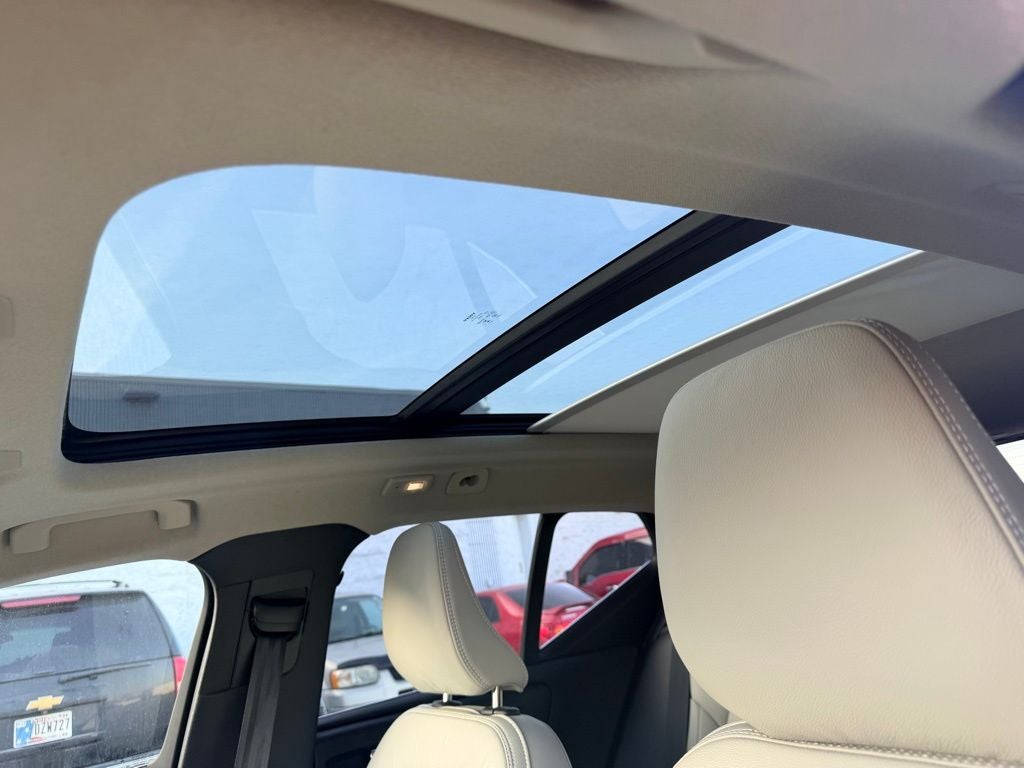 2023 Volvo XC40 B5 Plus Bright Theme