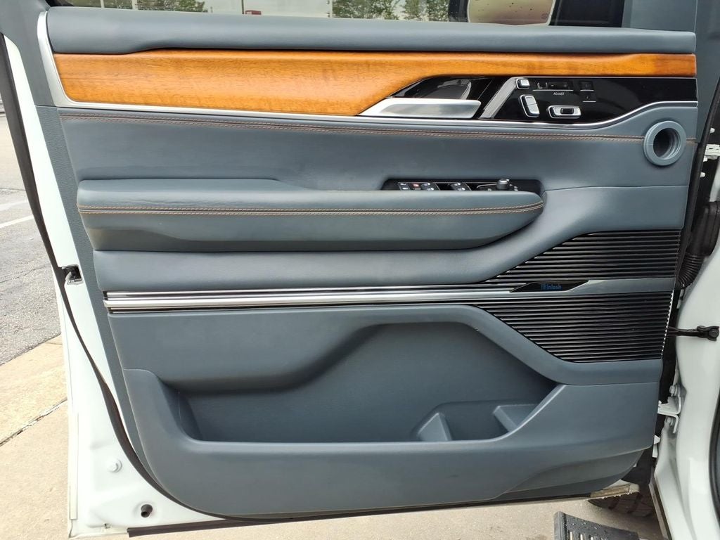 2022 Jeep Grand Wagoneer Series II