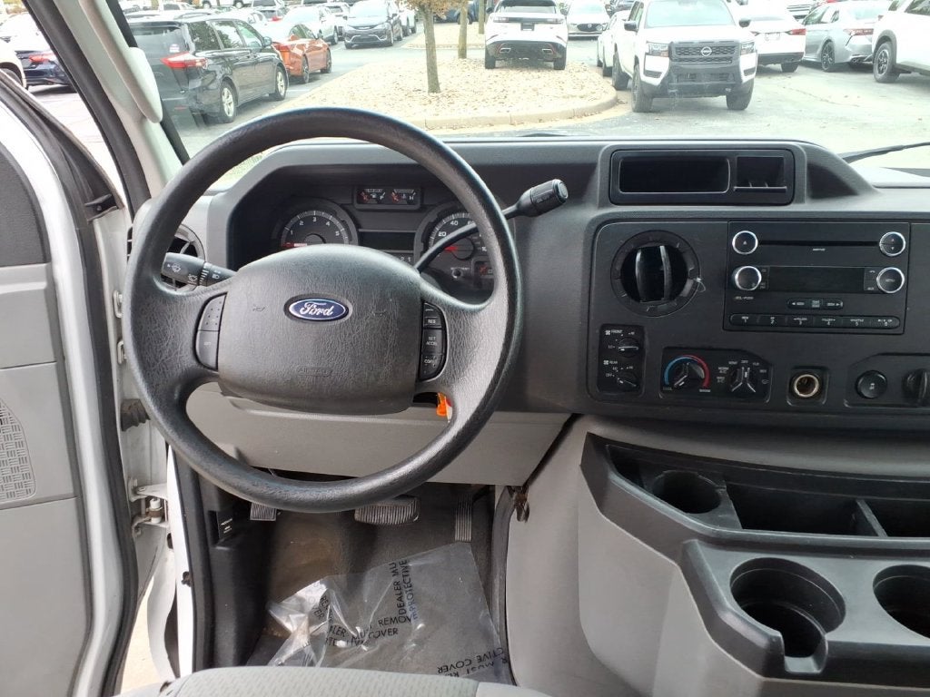 2009 Ford E-350SD XLT