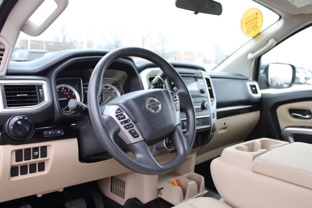 2017 Nissan Titan SV