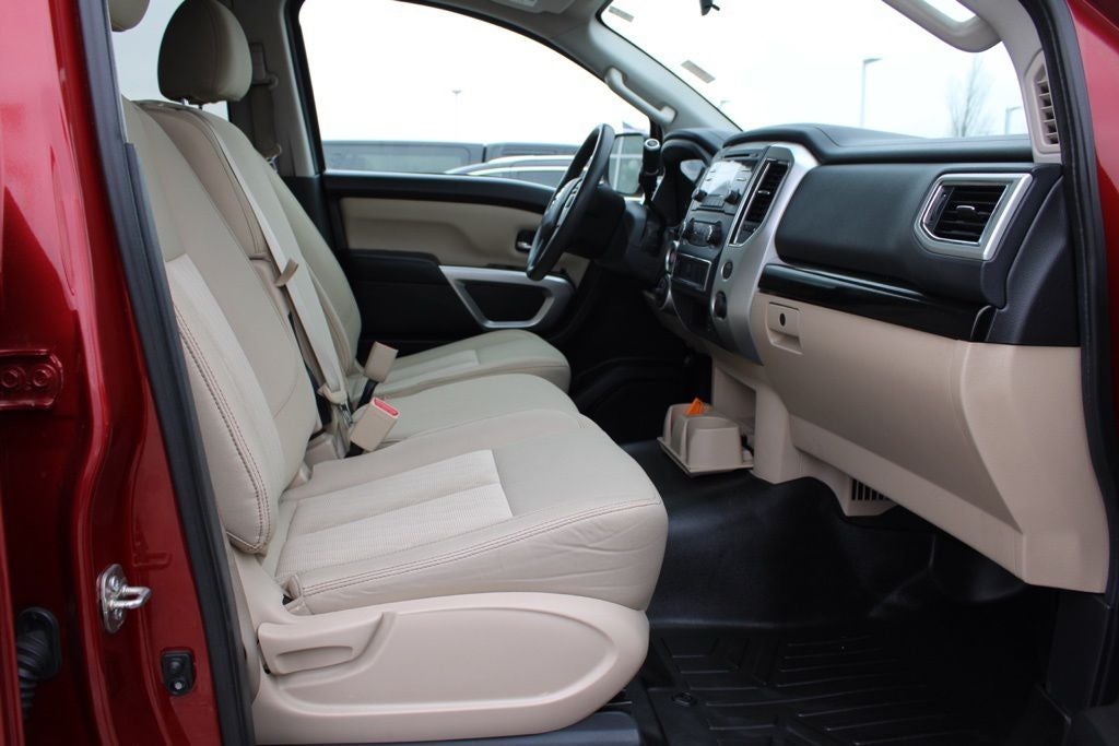 2017 Nissan Titan SV