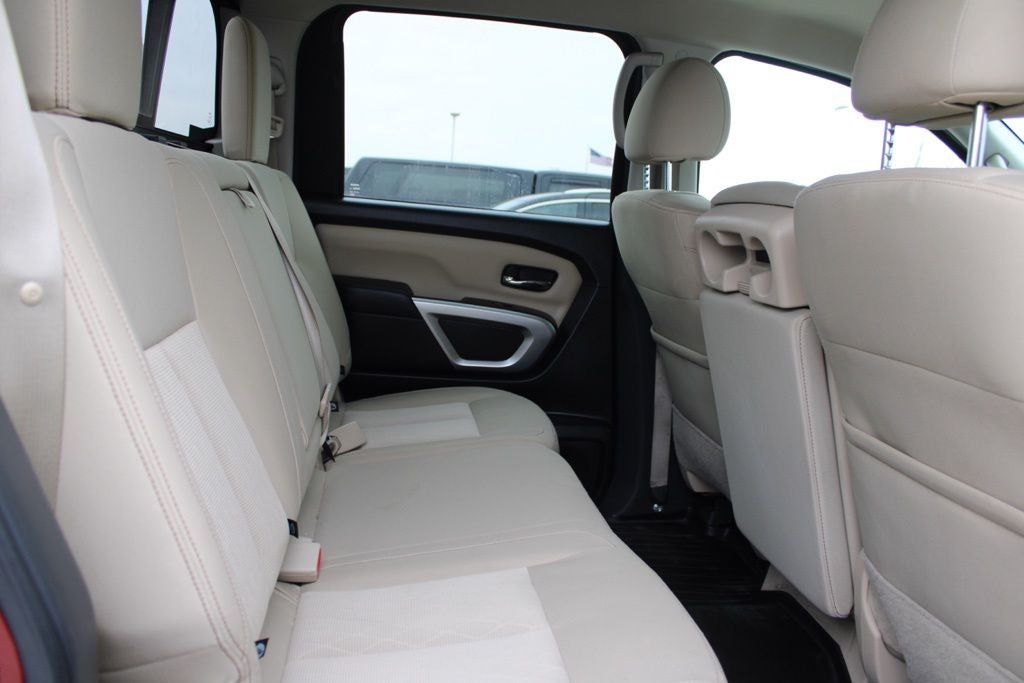 2017 Nissan Titan SV