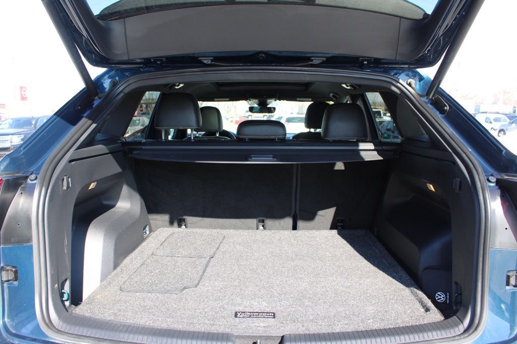 2022 Volkswagen Atlas Cross Sport 3.6L V6 SEL Premium R-Line