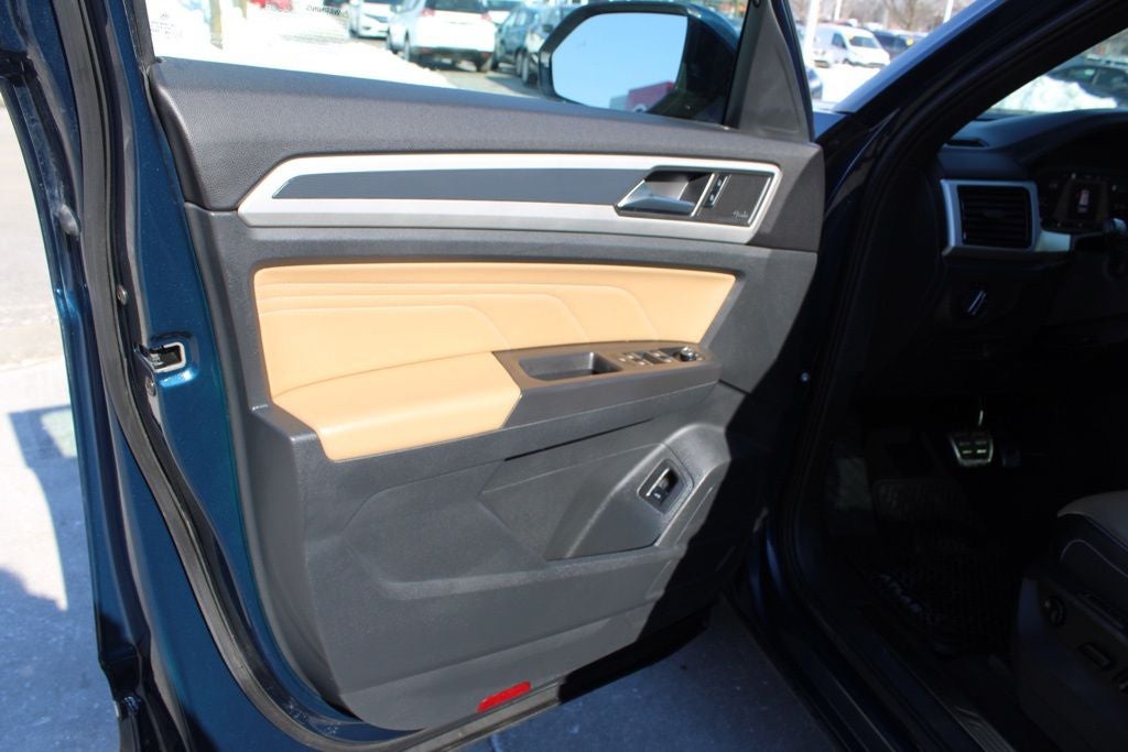 2022 Volkswagen Atlas Cross Sport 3.6L V6 SEL Premium R-Line