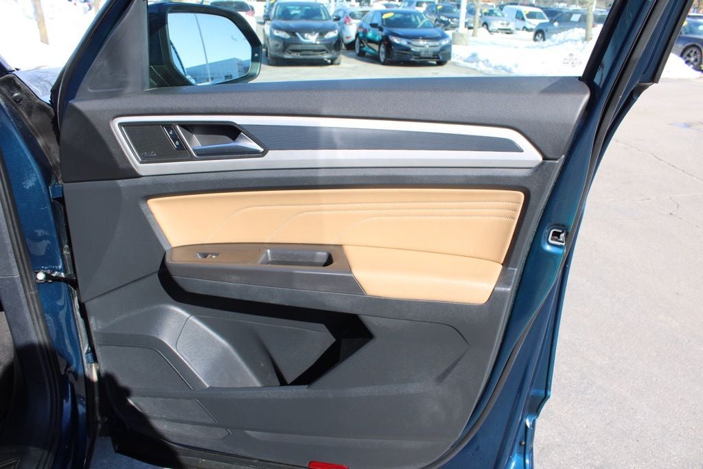 2022 Volkswagen Atlas Cross Sport 3.6L V6 SEL Premium R-Line