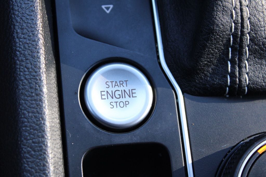 2022 Volkswagen Atlas Cross Sport 3.6L V6 SEL Premium R-Line