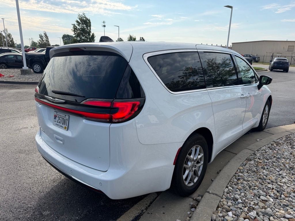 2025 Chrysler Pacifica Select