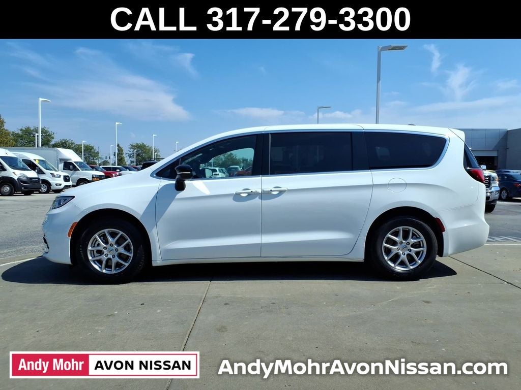 2025 Chrysler Pacifica Select