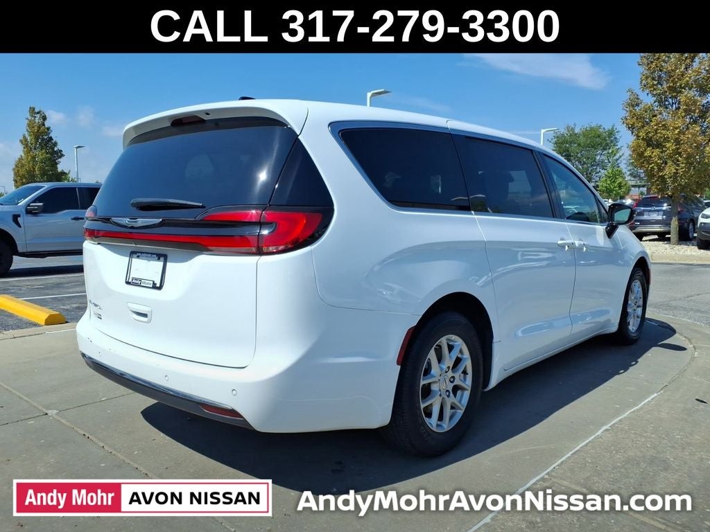 2025 Chrysler Pacifica Select