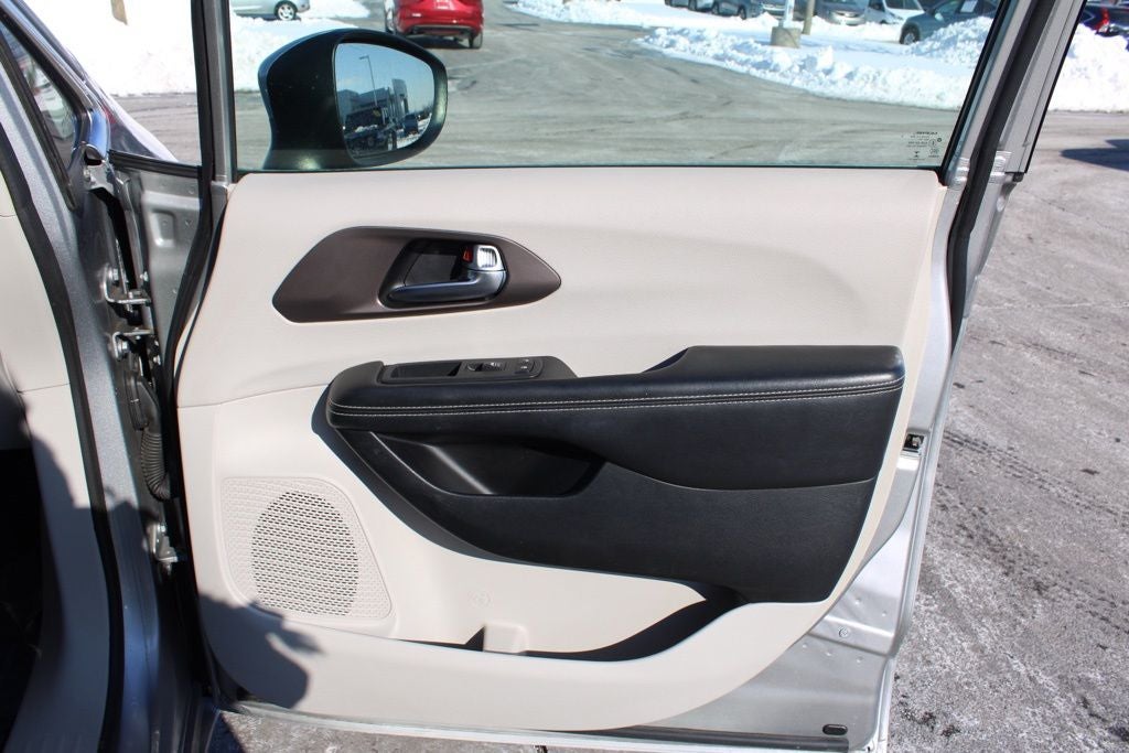 2020 Chrysler Voyager LXI