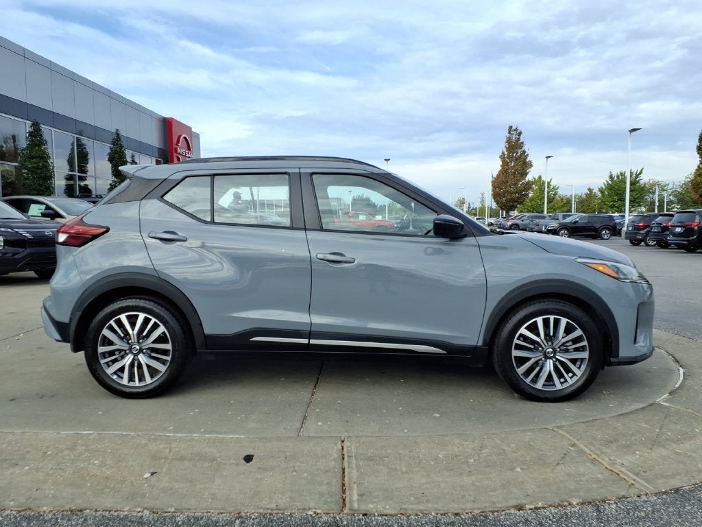 2021 Nissan Kicks SR