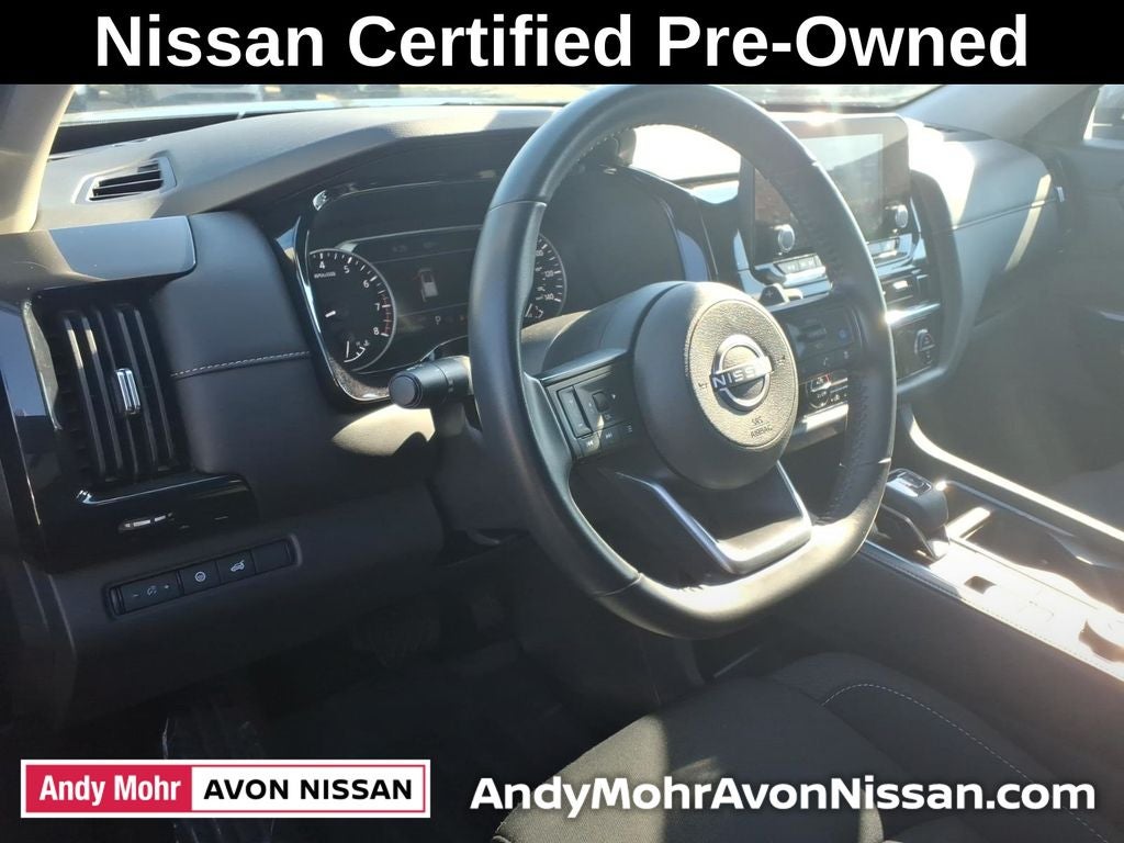 2025 Nissan Pathfinder SV
