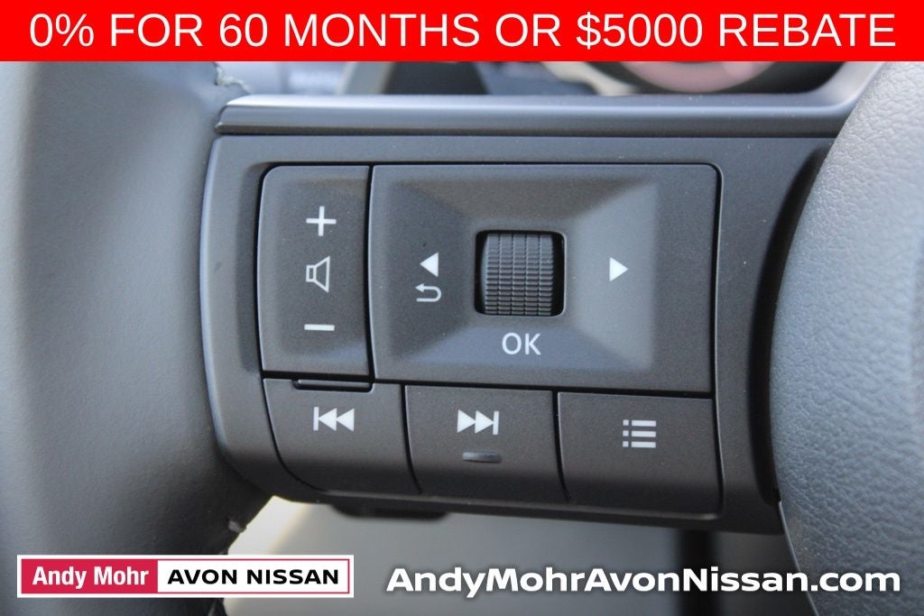 2025 Nissan Pathfinder SV