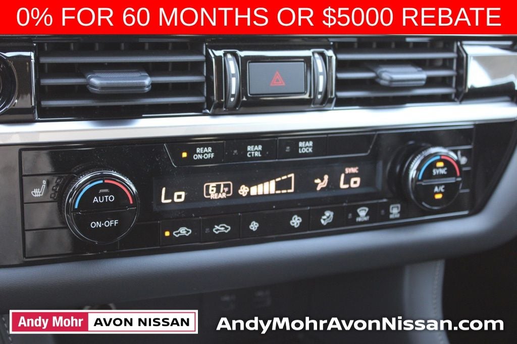 2025 Nissan Pathfinder SV