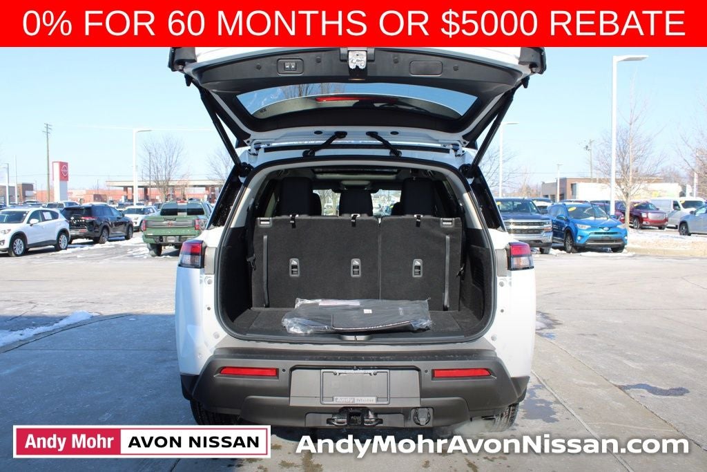 2025 Nissan Pathfinder SV