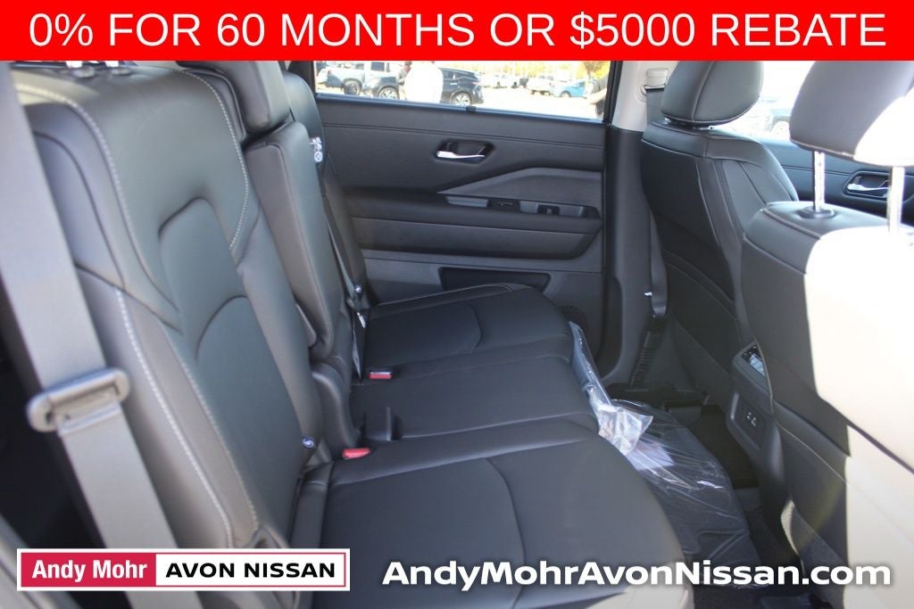 2025 Nissan Pathfinder SL