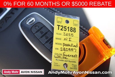 2025 Nissan Pathfinder SL