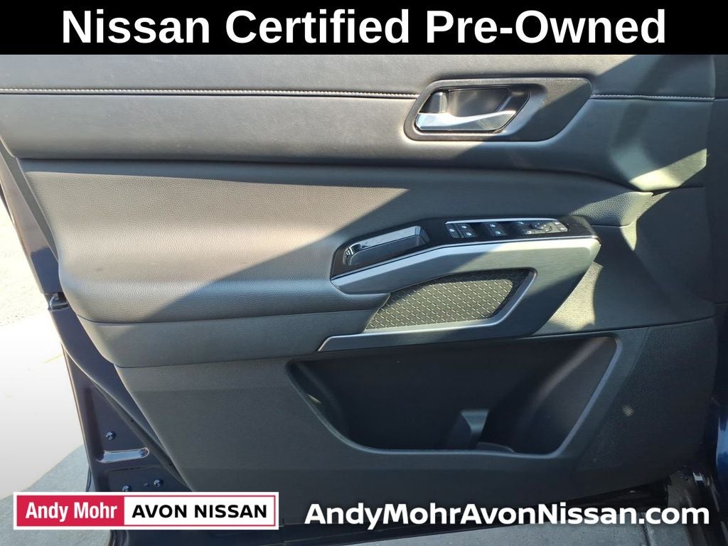 2025 Nissan Pathfinder SL