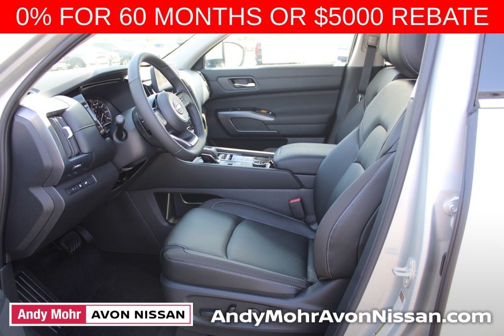 2025 Nissan Pathfinder SL