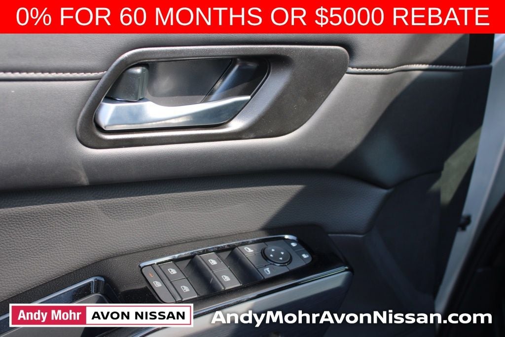 2025 Nissan Pathfinder SL