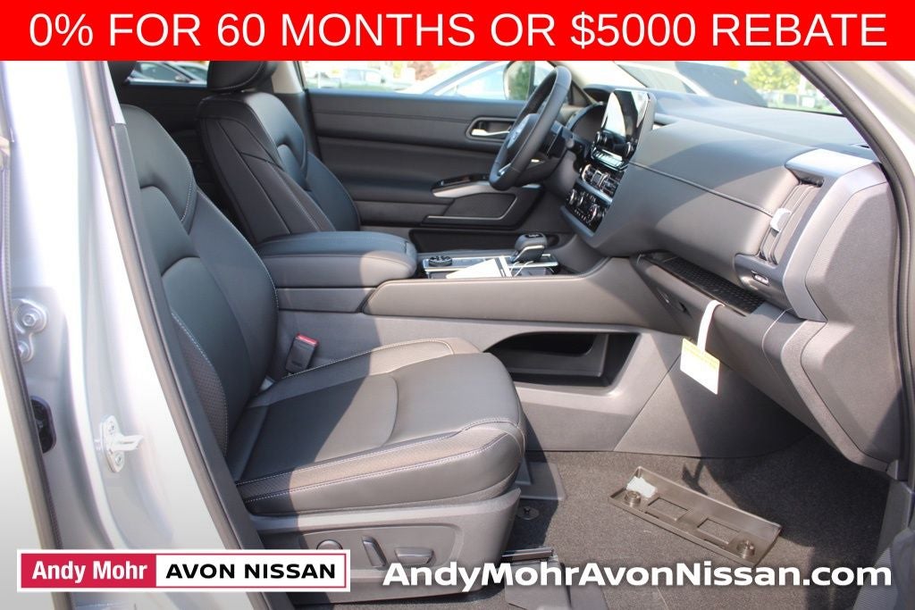 2025 Nissan Pathfinder SL