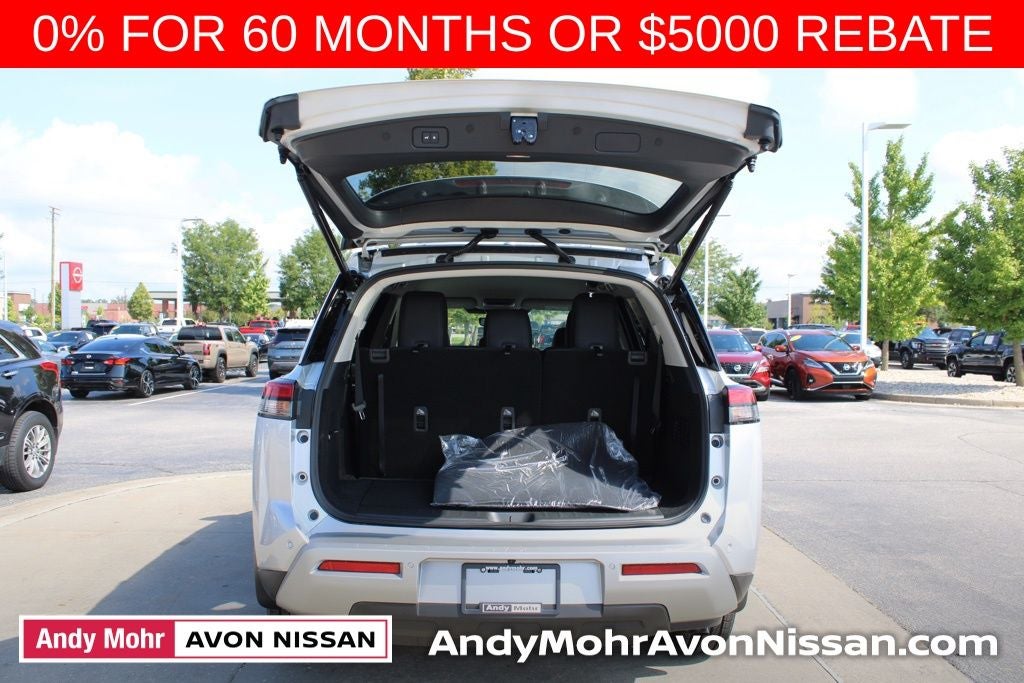 2025 Nissan Pathfinder SL