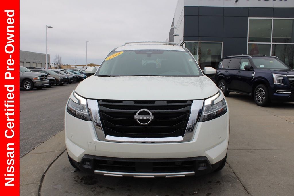 2023 Nissan Pathfinder SL